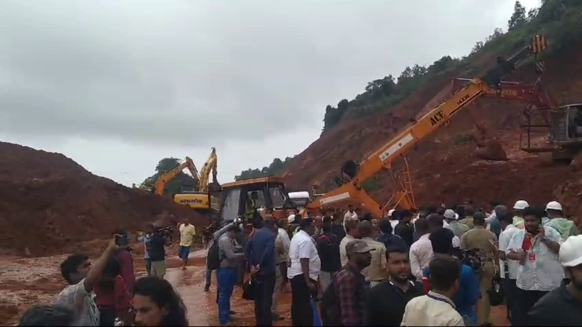 SEARCH FOR 3 PEOPLE INCLUDING ARJUN  LANDSLIDE ON SHIRUR  റഡാർ ഉപയോഗിച്ച് തെരച്ചില്‍ ഊർജിതം  അർജുനായുളള തെരച്ചിൽ തുടരുന്നു