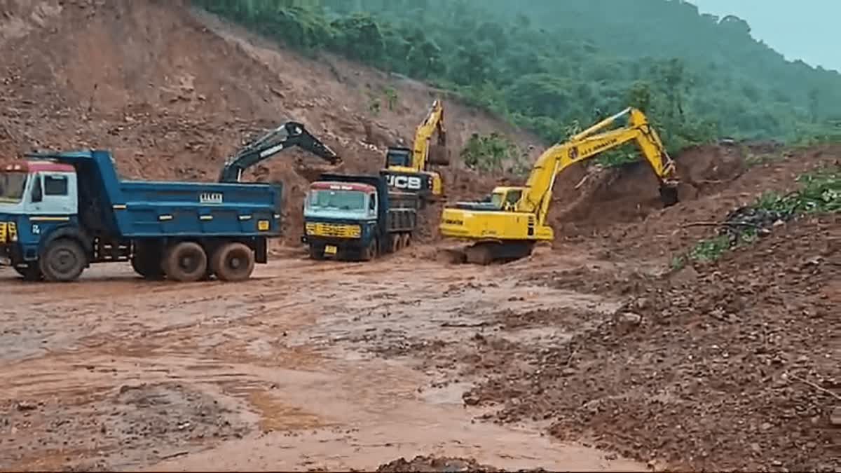 കര്‍ണാടക ഷിരൂരിലെ മണ്ണിടിച്ചില്‍  അര്‍ജുനായുള്ള തെരച്ചില്‍ നിര്‍ത്തി  Shirur Landslide Search Operation  Shirur Landslide Arjun Death