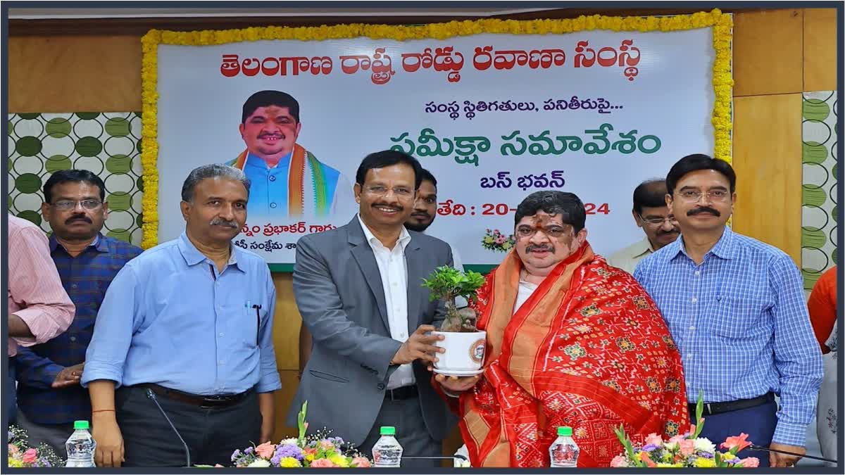 Minister Ponnam Prabhakar Review On TGSRTC