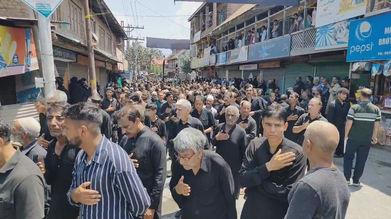 A peaceful end to Ashura in Srinagar Jammu and Kashmir