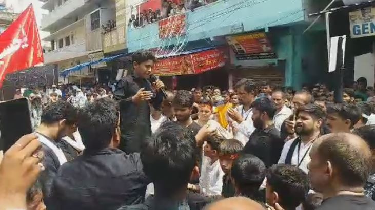 A procession left the Shia mosque in Gaya with tearful eyes and mourning