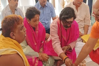 CM Hemant Soren along with wife Kalpana Soren prayers at Baba Dham temple In Deoghar