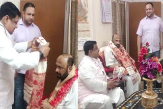 Rakibul Hussain meets Prafulla Kumar Mahanta