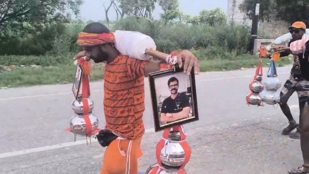 बागपत के विशाल ने डॉक्टर की सलामती के लिए उठाई हैं कांवड़.