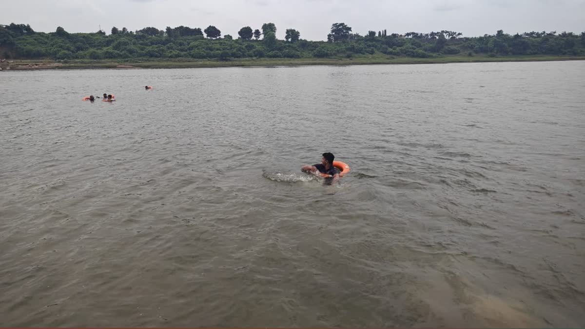 man-drowned-in-the-deep-water-while-taking-a-bath-in-tapi-river-of-dhatwa-village-in-kamrej