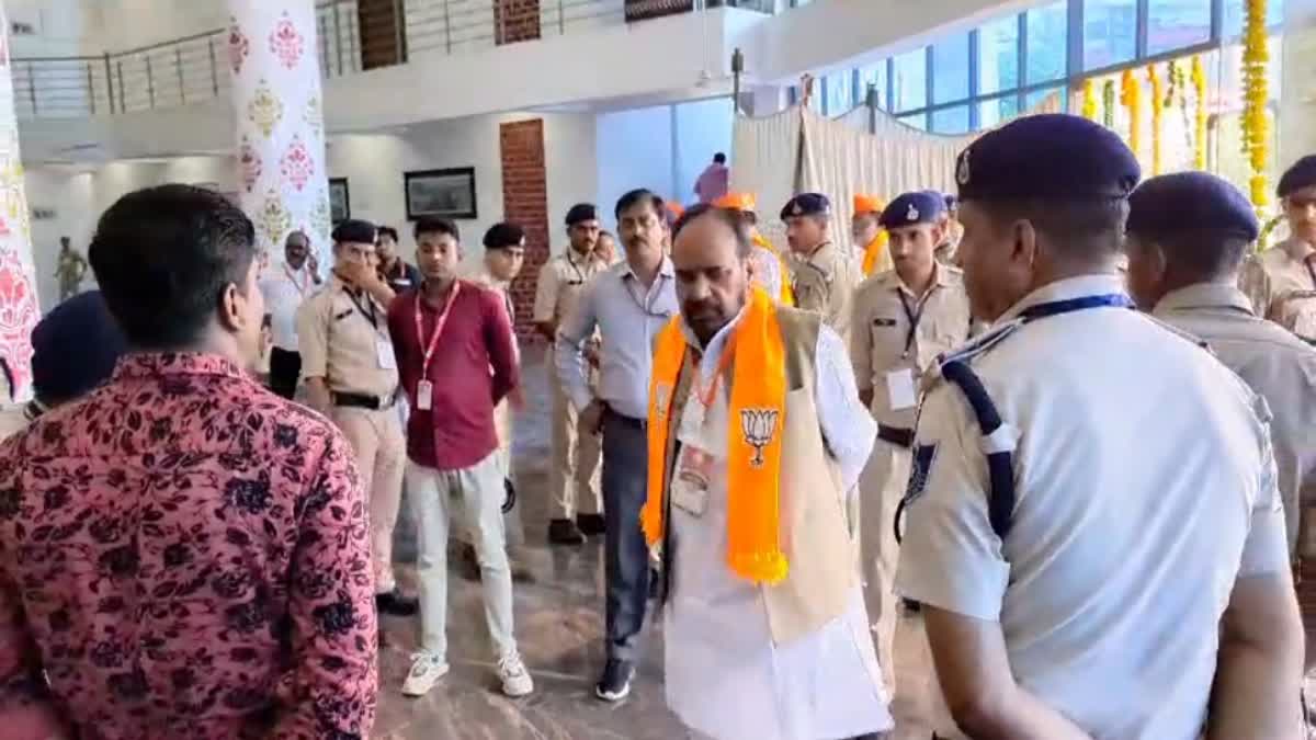 security stopping gopal bhargava from meeting