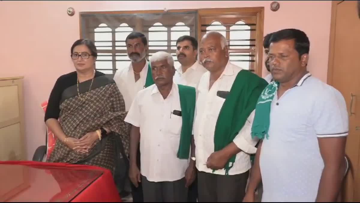 Etv Bharatmp-sumalatha-met-farmers-leaders-over-kaveri-issue