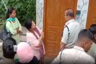 Man Killed Wife and Daughter In Ujjain  Man Suicide After Double Murder  Man Suicide After Double Murder In Ujjain  Middle Aged Man Killed Wife and Daughter  Ujjain Man Killed Wife And Daughter  Ujjain Badnagar man suicide after two murder  Man Killed Wife And Daughter in Ujjain  ഉജ്ജയിന്‍  ഉജ്ജയിന്‍ ഇരട്ടക്കൊലപാതകം  ദിലീപ് പവാര്‍ ആത്മഹത്യ  മധ്യപ്രദേശ് ഉജ്ജയിന്‍  വളര്‍ത്തുനായ കുരച്ചതില്‍ കൊലപാതകം