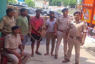 मोतिहारी में शराब के साथ तीन तस्कर गिरफ्तार