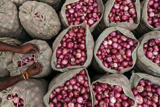Govt raises onion buffer from 3 LMT to 5 LMT