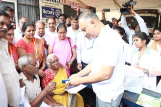 Health Minister Dinesh Gundu Rao inaugurates free health camp in Gandhinagar, Bengaluru
