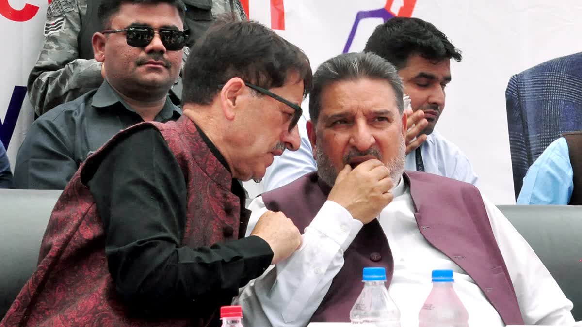 Zafar Iqbal Manhas (L) shares a light moment with Apni Party President Altaf Bukhari