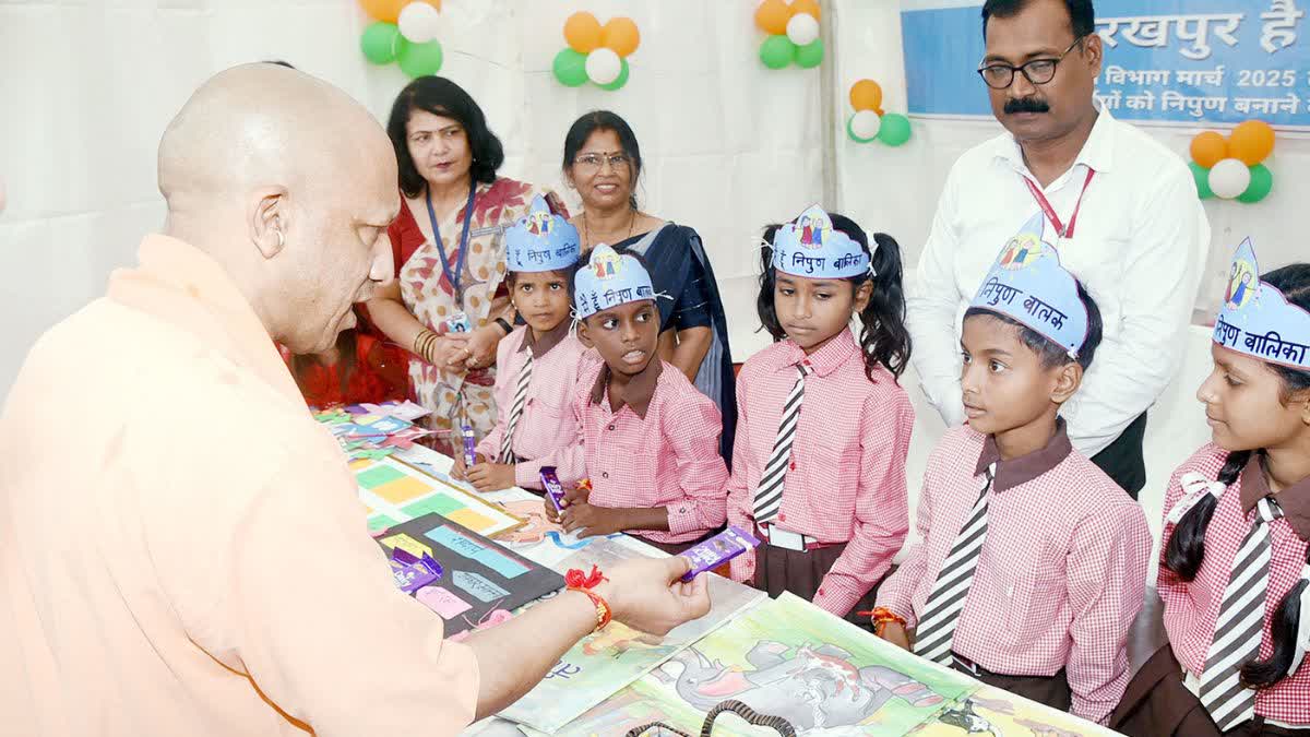 सीएम योगी ने 'रोड टू स्कूल' कार्यक्रम के प्रथम चरण का शुभारंभ किया.