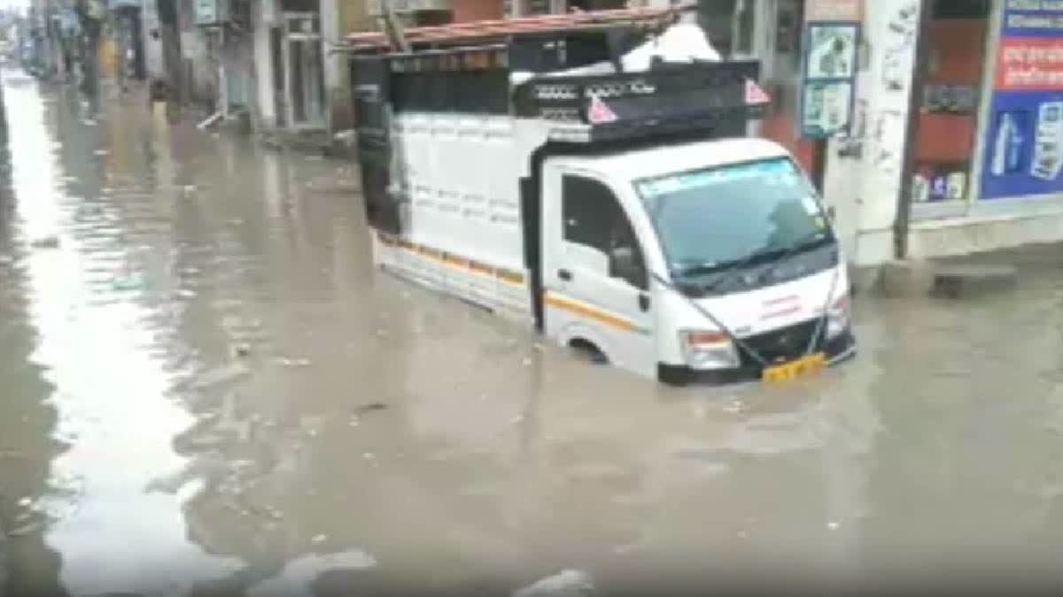 Heavy Downpour Drowns Delhi, Auto Submerges In Minto Road, Severe Waterlogging Reported