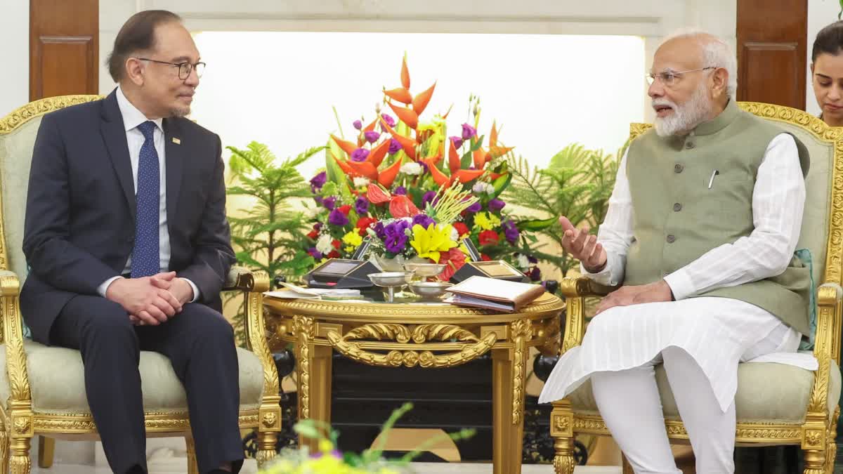 Malaysian PM Anwar Ibrahim and Indian PM Narendra Modi