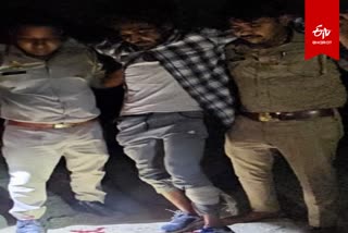 पुलिस की गिरफ्त में लूटपाट का आरोपी.