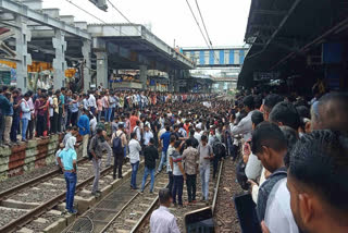 Badlapur Sexual Assault Case  Thane School Rape Case Protest  KINDERGARTEN RAPE CASE  താനെ ലൈംഗികാതിക്രമക്കേസ്