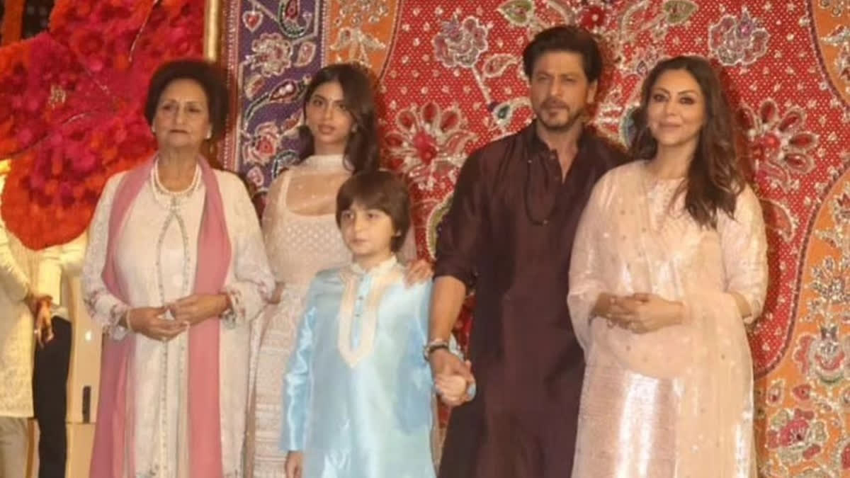 SRK at Ambanis Ganesh
