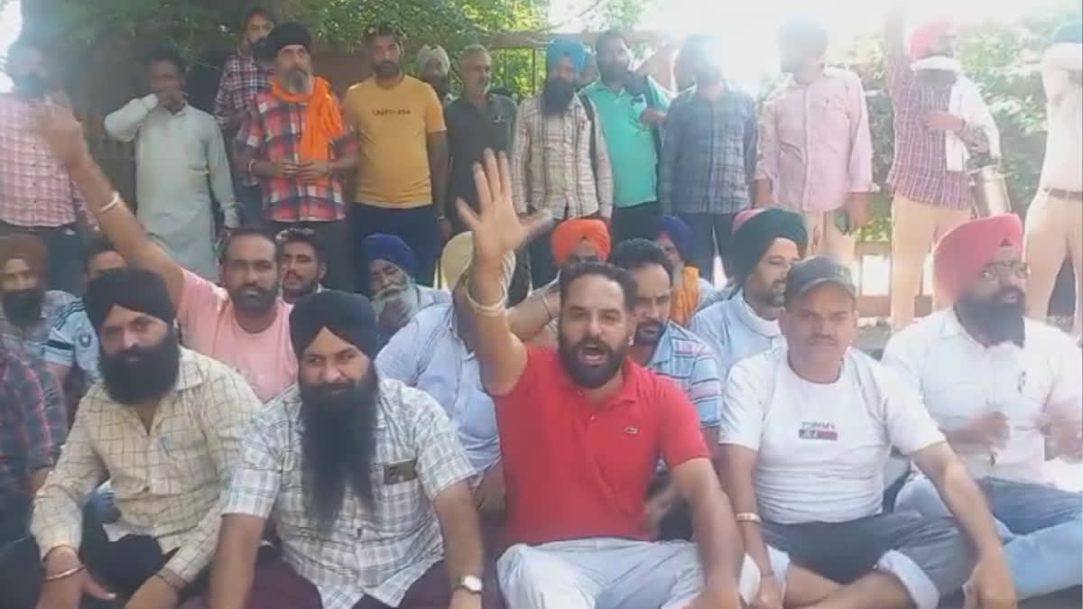 The raw employees of PRTC staged a protest against the Punjab government In Amritsar