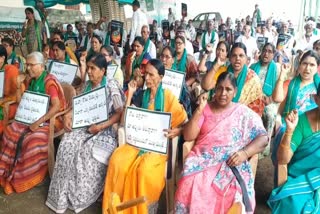 Protest_to_CM_Jagan_From_Amaravati_Farmers_in_Mandadam