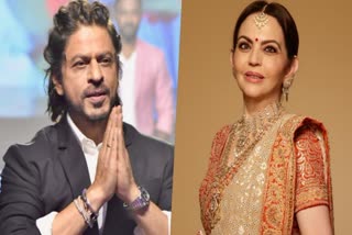 shah rukh khan  nita ambani  srk hugs nita ambani  nita ambani srk hug  Ganesh Chaturthi Celebrations in Ambani Family  Nita Ambani Hugs Shah Rukh Khan  എസ്‌ആര്‍കെ ഈസ്‌ എ ഡിഫ്രന്‍ഡ് തിങ്  നിത അംബാനി കിങ് ഖാന്‍ ആലിംഗനം  വൈറലായി നിത അംബാനി കിങ് ഖാന്‍ ആലിംഗനം  താര നിബിഡമായി അംബാനിയുടെ ഗണേശ ചതുര്‍ഥി ആഘോഷം  ഗണേശ ചതുര്‍ഥി ആഘോഷം  അംബാനിയുടെ ഗണേശ ചതുര്‍ഥി ആഘോഷം