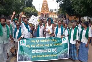 tamil-nadu-and-state-govt-mock-funeral-procession-by-sugarcane-growers-in-chamarajanagar
