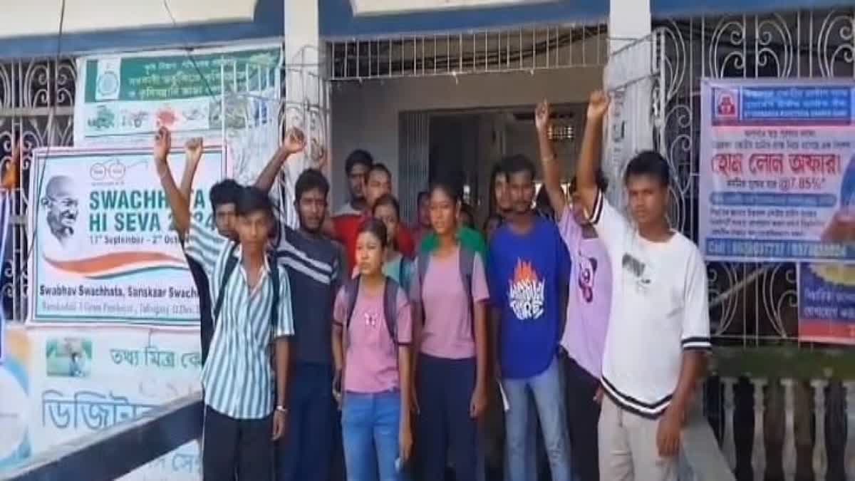 students lock panchayat office