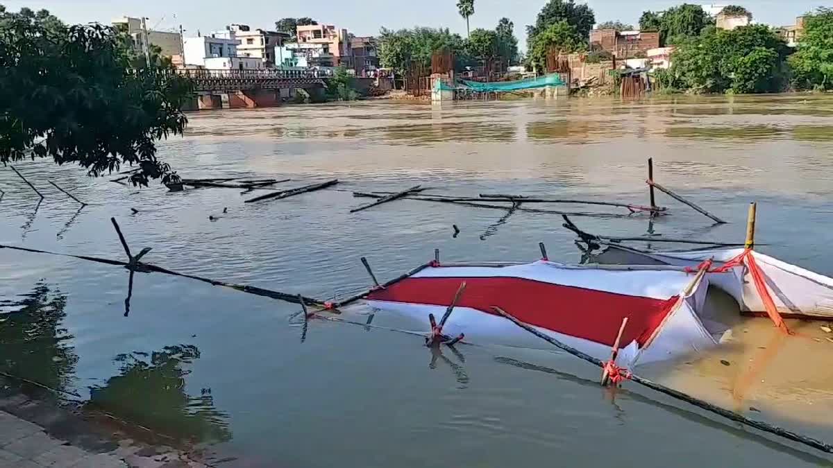 पुनपुन घाट पर चढ़ा बाढ़ का पानी