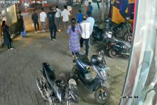 CAR HIT BIKE AT MUKKAM  MUKKAM BUS STAND ROAD ACCIDENT  കാർ ബൈക്കിടിച്ച് അപകടം മുക്കം  കോഴിക്കോട് മുക്കം റോഡപകടം