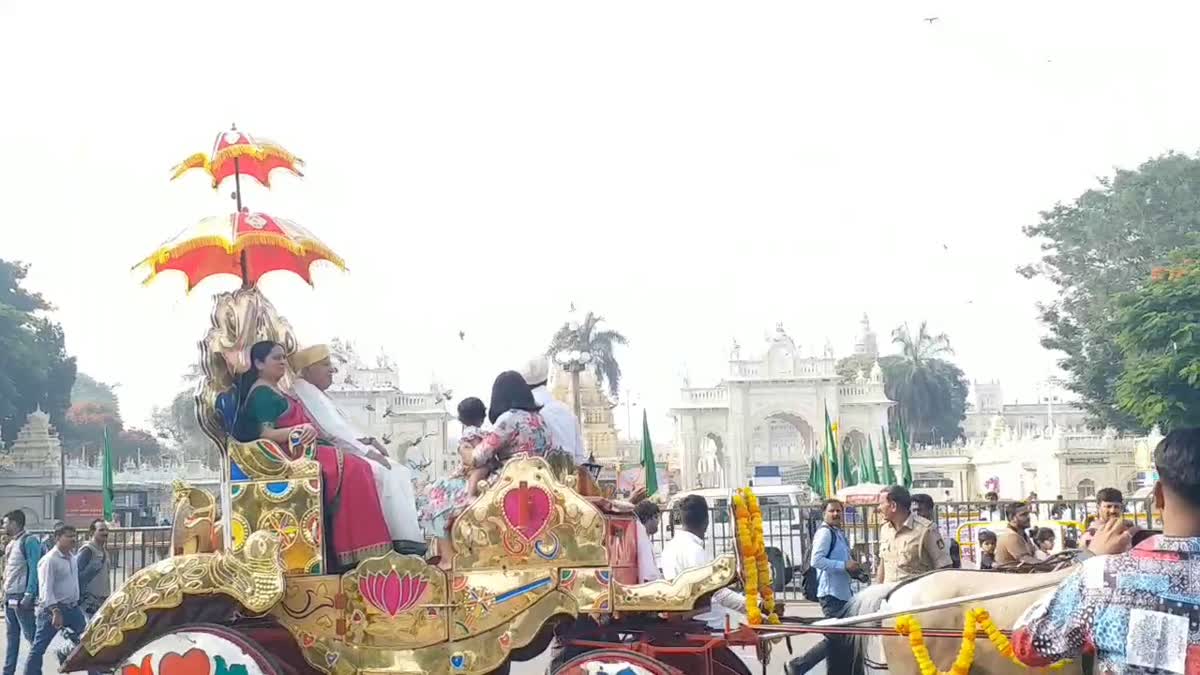 Minister HK Patil couple rode traditional tanga