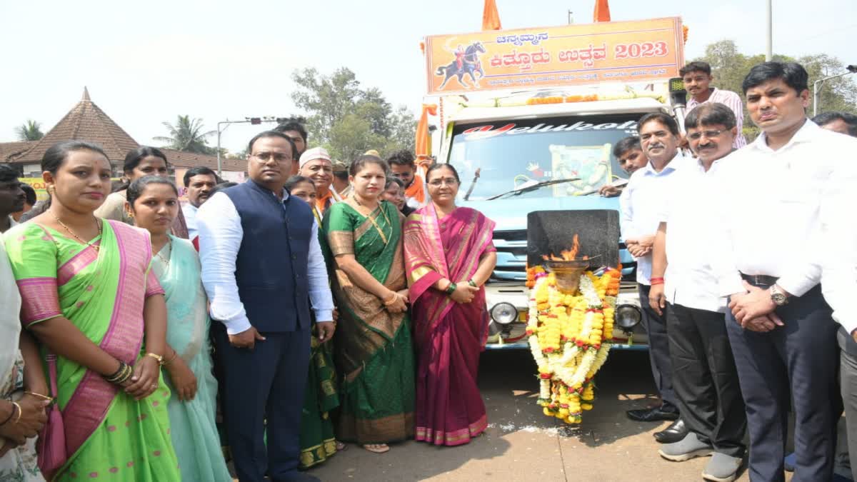 kittur-utsava-veerajyothi-gets-grand-welcome-in-belagavi