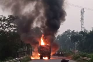 ବାଇକକୁ ଧକ୍କା ଦେଲା ଟ୍ରକ, ଜଳିଗଲା ବାଇକ ସହ ଟ୍ରକ, ଜଣେ ଯୁବକ ଗୁରୁତର