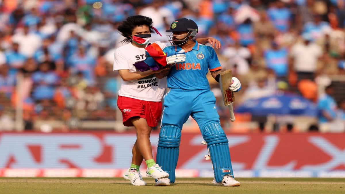 Palestinian supporter with virat kohli