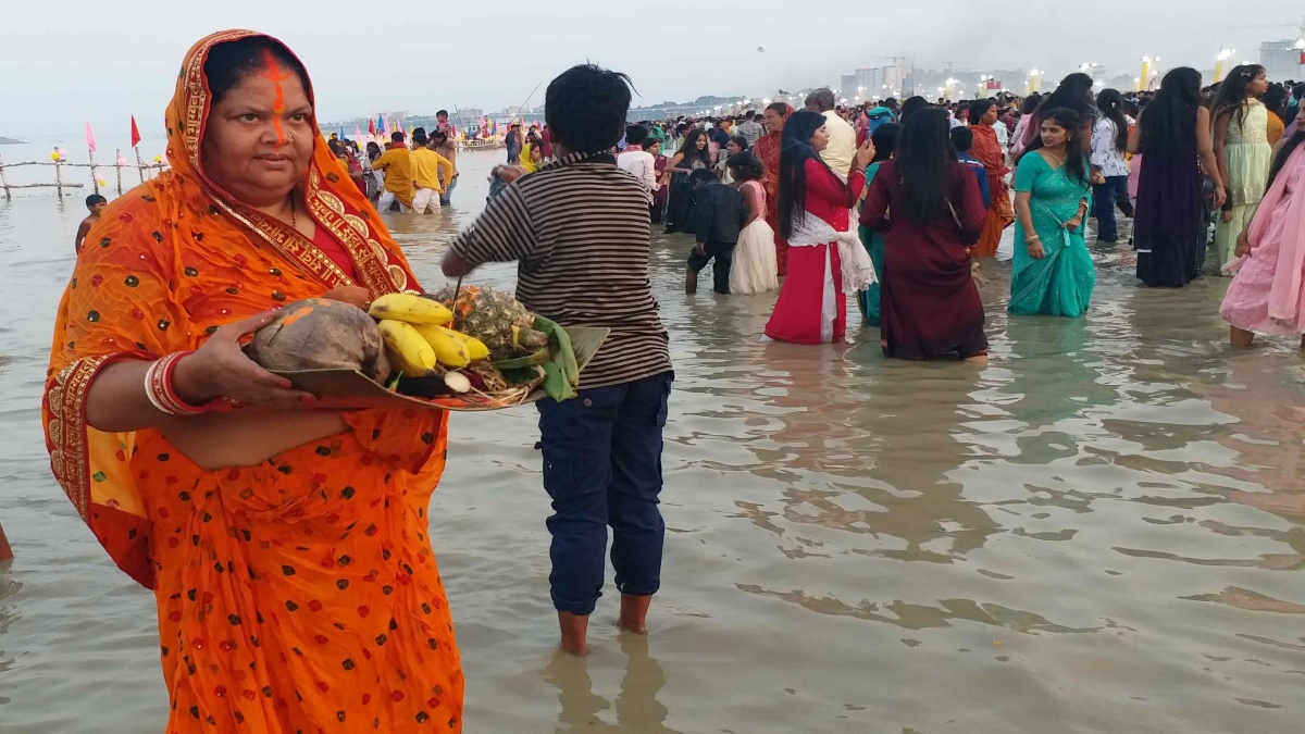 उदीयमान सूर्य को अर्घ्य