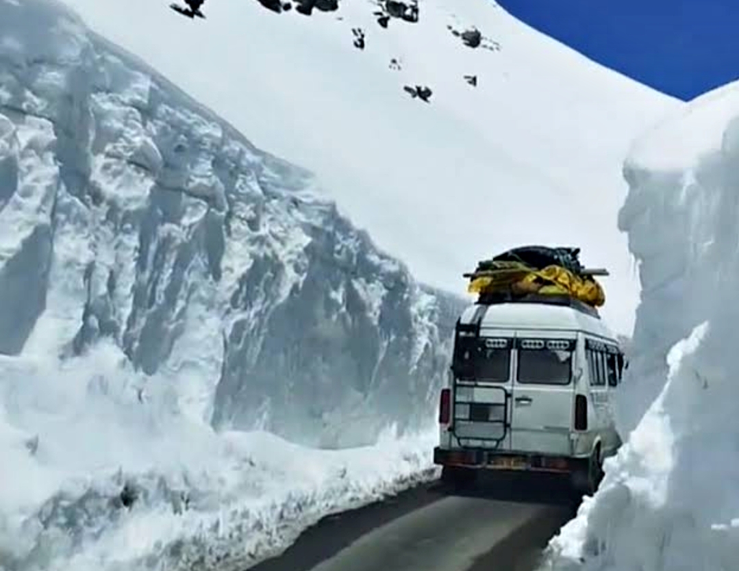 Manali Leh Road Closed for Tourist Vehicles