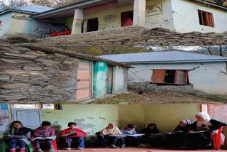 منڈی میں گورنمنٹ پرائیمری اسکول کی حالت بدترین, طلباء شدید مشکلات سے دوچار
