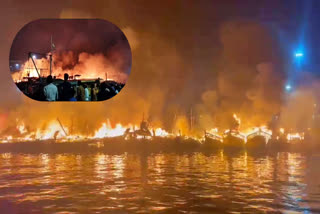Fire Accident in Visakhapatnam  40 boat loss in Fire incident  BOATS BURNT IN FIRE  ಬಂದರಿನಲ್ಲಿ ಬೆಂಕಿ ಅವಘಡ  40ಕ್ಕೂ ಹೆಚ್ಚು ದೋಣಿಗಳು ಬೆಂಕಿಗಾಹುತಿ  ಹಲವರು ಸಾವು ಶಂಕೆ  ಮೀನುಗಾರಿಕಾ ಬಂದರಿನಲ್ಲಿ ಭಾರೀ ಅಗ್ನಿ ಅವಘಡ  40ಕ್ಕೂ ಹೆಚ್ಚು ದೋಣಿಗಳು ಸುಟ್ಟು ಕರಕಲ  ಅಗ್ನಿಶಾಮಕ ಸಿಬ್ಬಂದಿ ಬೆಂಕಿಯನ್ನು ನಿಯಂತ್ರಿಸಲು ಹರಸಾಹಸ  ವಿಶೇಷ ಅಗ್ನಿಶಾಮಕ ದೋಣಿ