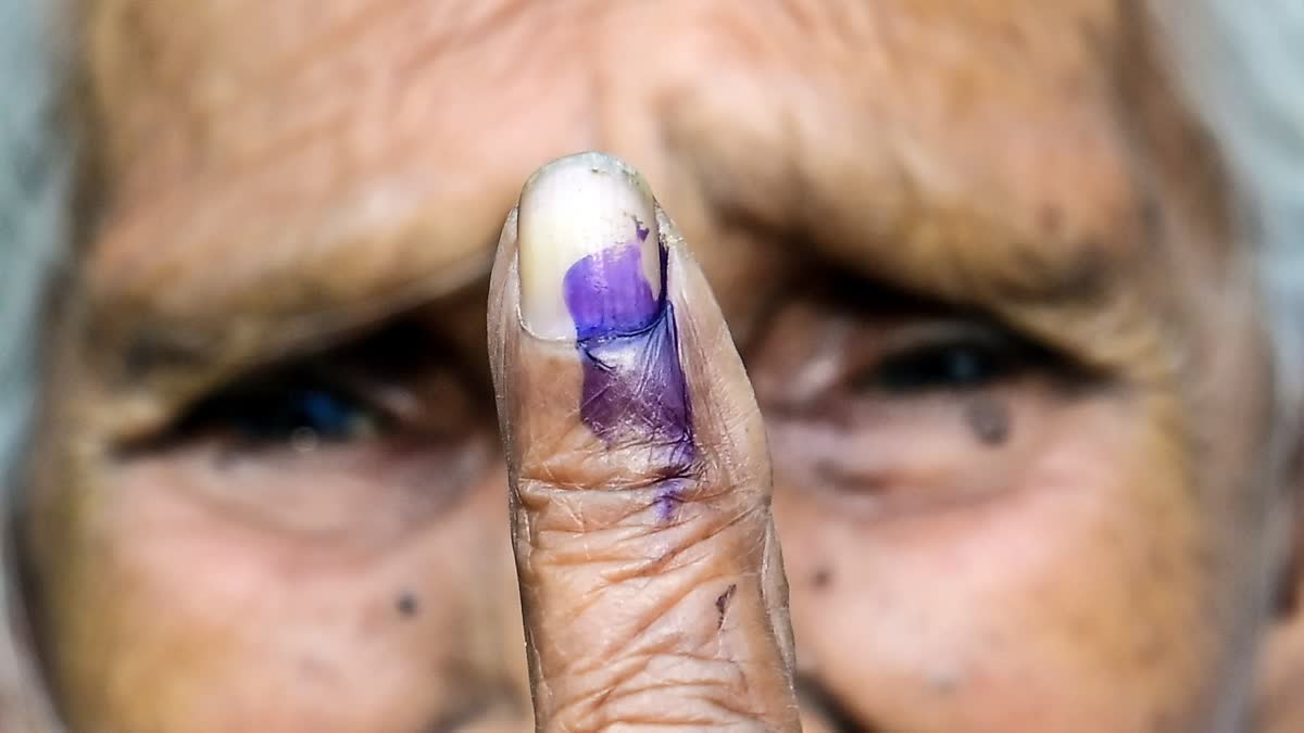 MAHARASHTRA ELECTION 2024  മഹാരാഷ്‌ട്ര തെരഞ്ഞെടുപ്പ്  101 YEAR OLD WOMAN CAST VOTE LATUR  LATEST NEWS IN MALAYALAM