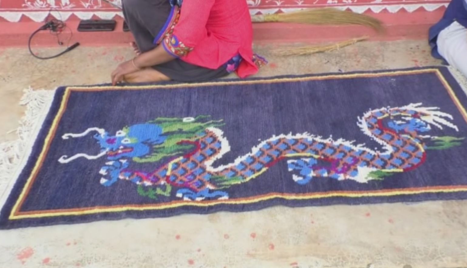 TRIBAL WOMEN WEAVE TIBETAN CARPETS