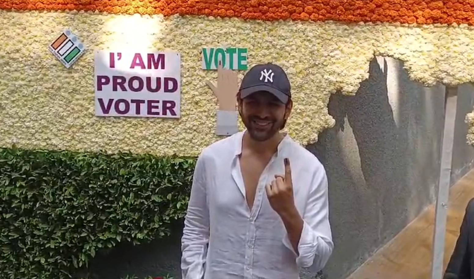 Celebrities voted for Vidhansabha