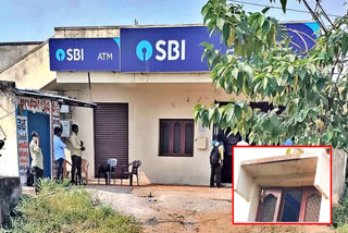 Gold Jewellery Robbery In SBI Bank Warangal District