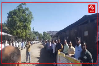 Human chain led by Akhil Gogoi in Lakhimpur demanding road construction