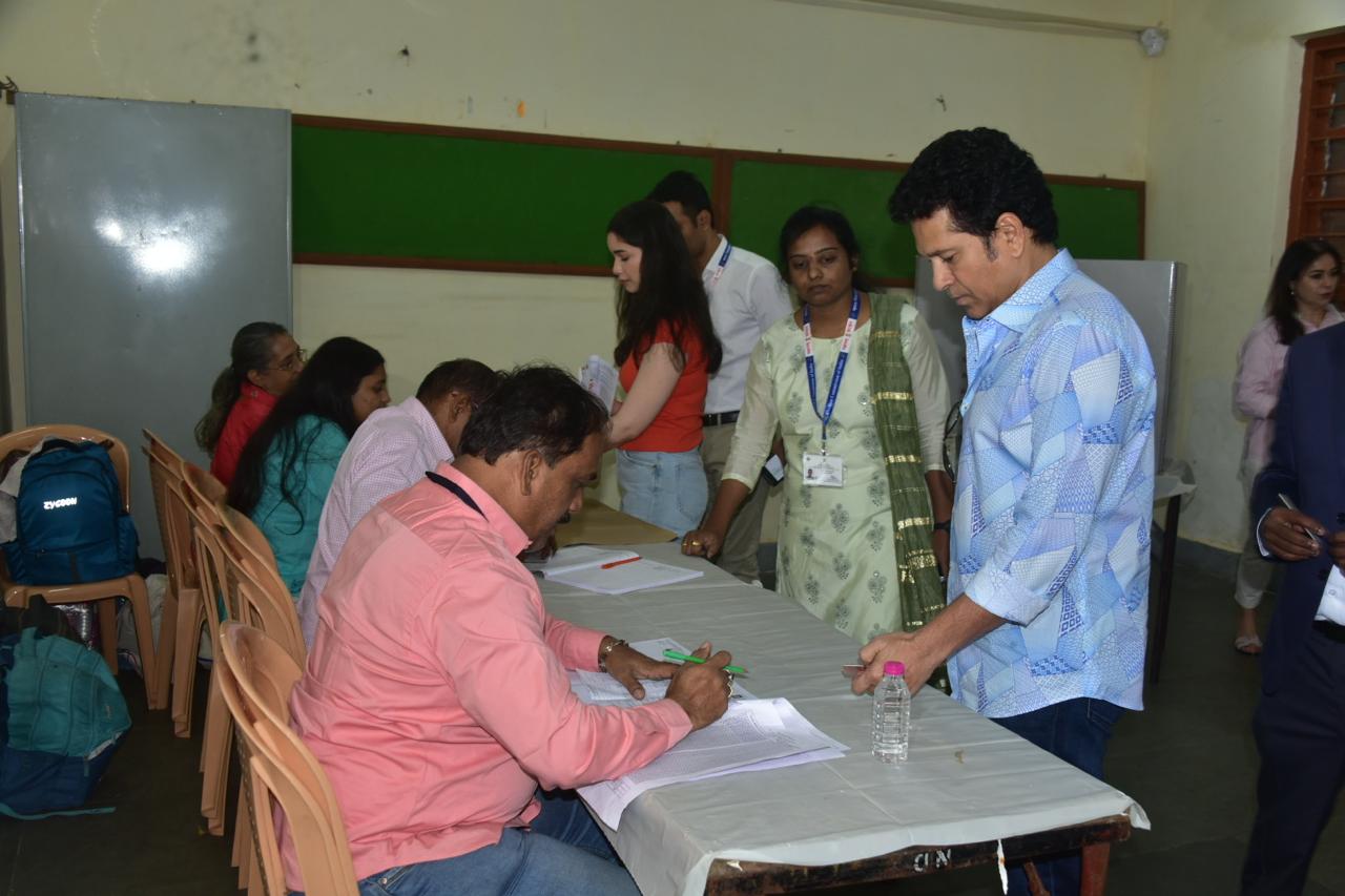 Maharashtra Election 2024 Sachin Tendulkar Casts His Vote