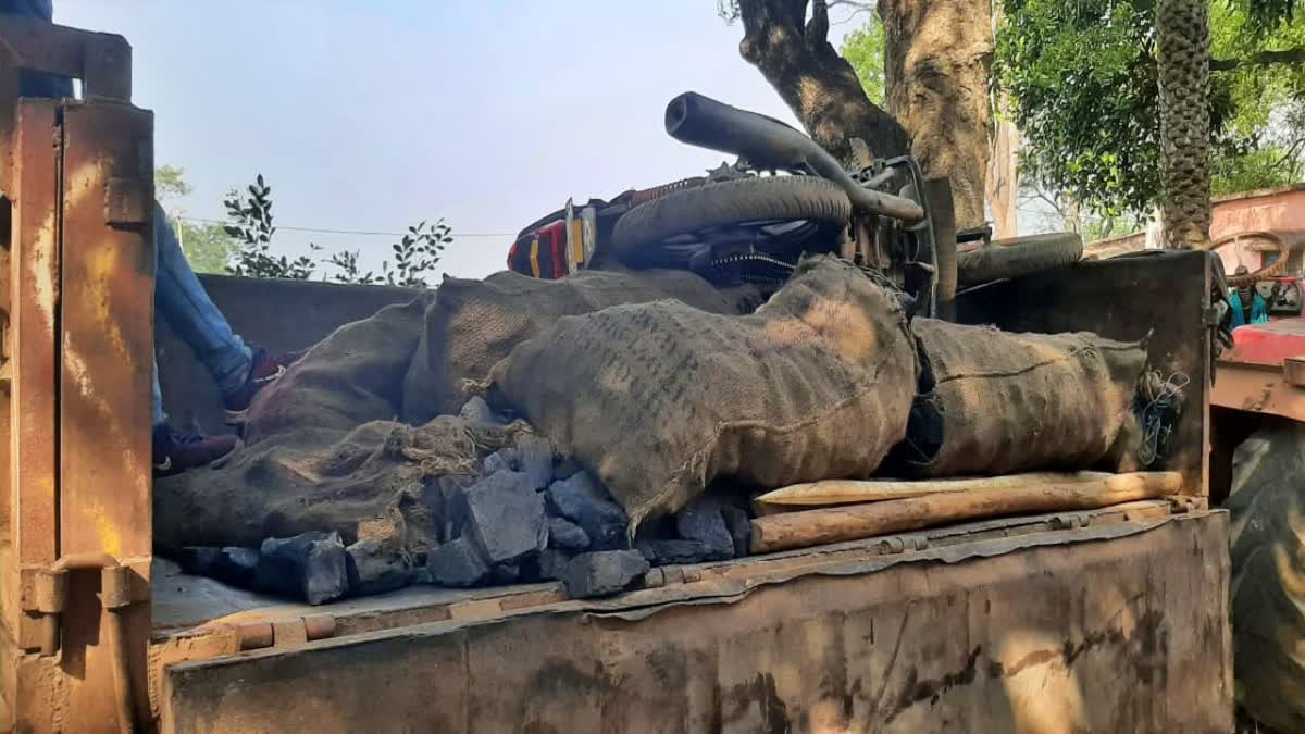 coal laden two bikes seized in Dumka