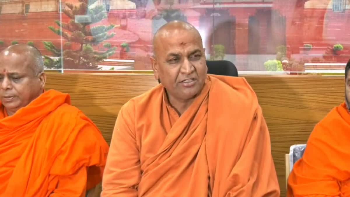 Adrusya Kadasiddeshwar Swamiji spoke at a press conference.