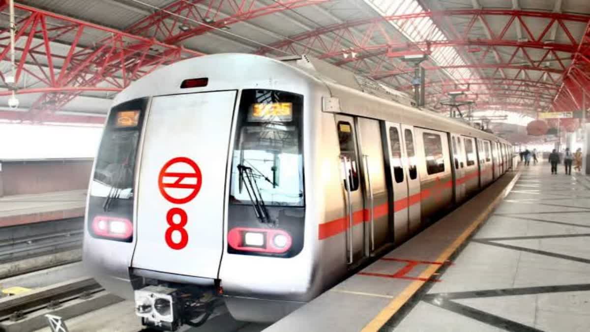 दिल्ली मेट्रो में साड़ी फंसने से महिला की मौत पर DMRC का ऐलान