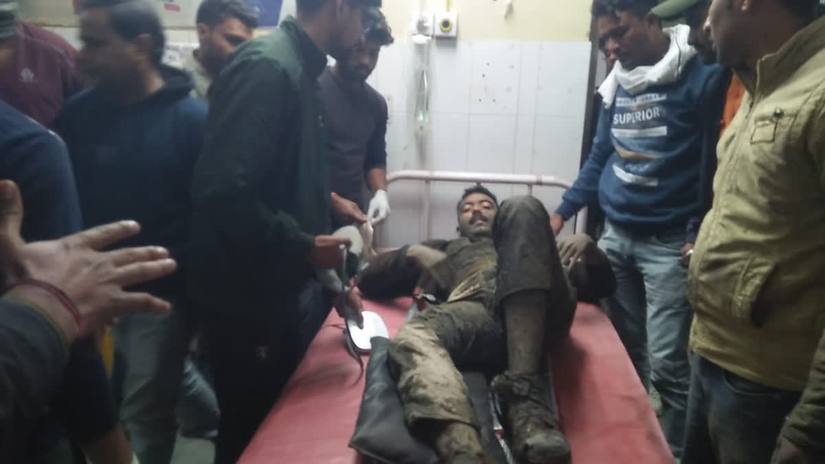 tractor hit bike of policemen in Baran