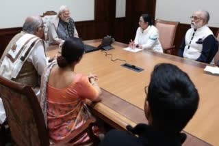 mamtha  West Bengal CM  West Bengal CM Mamata Banerjee  Mamata Banerjee Meets PM  PM Narendra Modi  Mamata Banerjee Meets PM Narendra Modi  Central Funds For West Bengal  മമത ബാനര്‍ജി  പശ്ചിമ ബംഗാള്‍ മുഖ്യമന്ത്രി മമത ബാനര്‍ജി  മമത ബാനര്‍ജി പ്രധാനമന്ത്രി കൂടിക്കാഴ്‌ച  പശ്ചിമ ബംഗാള്‍ മുഖ്യമന്ത്രി മമത ബാനര്‍ജി  പ്രധാനമന്ത്രി നരേന്ദ്ര മോദി