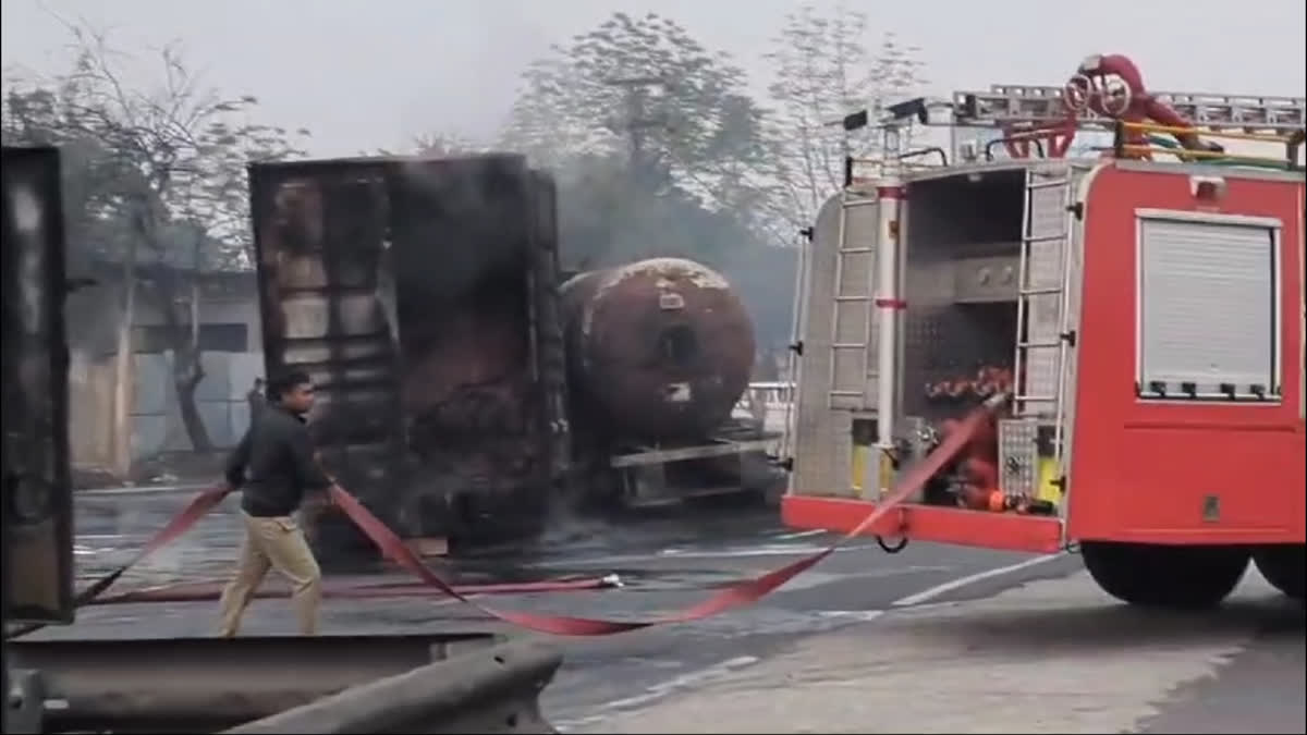 Fire Outside Jaipur Petrol Pump