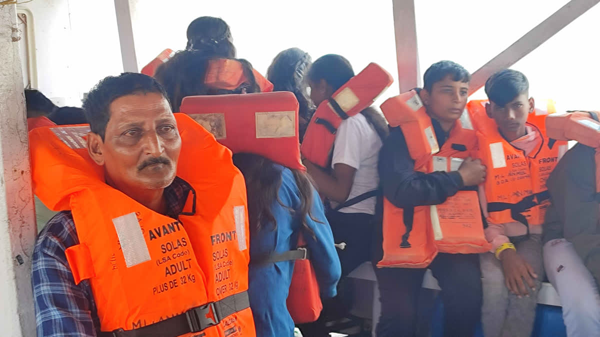 Students From Gadchiroli take a boat ride